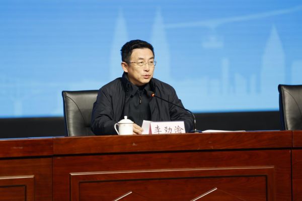 重慶市委教育工委委員、市教委副主任李勁渝講話。沙坪壩區教委供圖