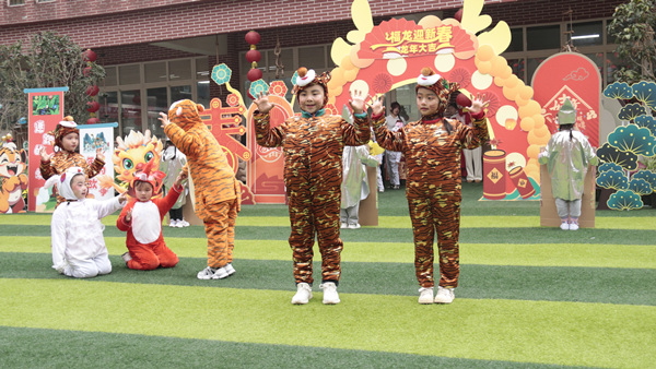 故事《老虎照鏡子》展演。渝北區蓮花第一幼兒園供圖