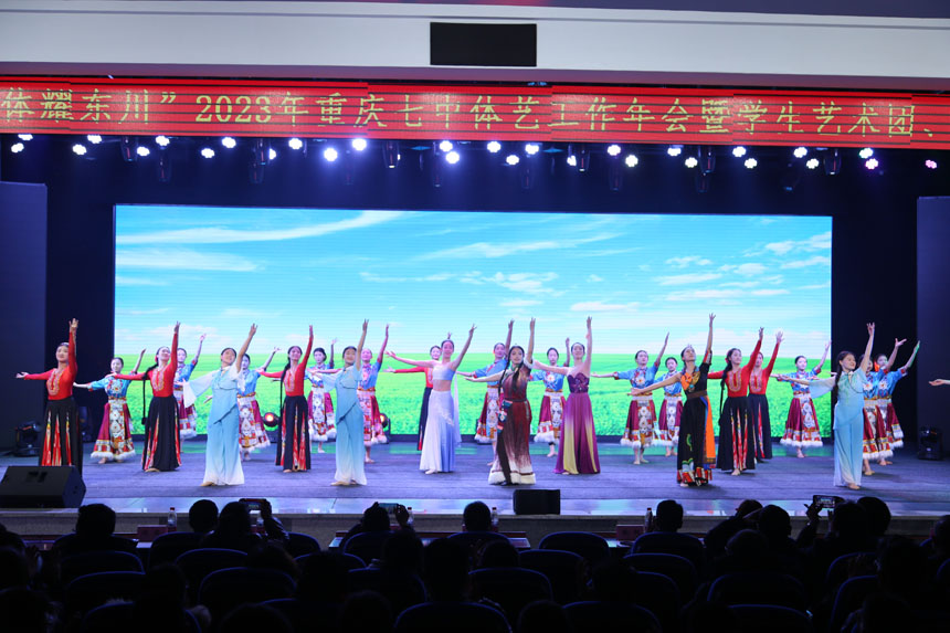 民族舞蹈。唐文蕤攝