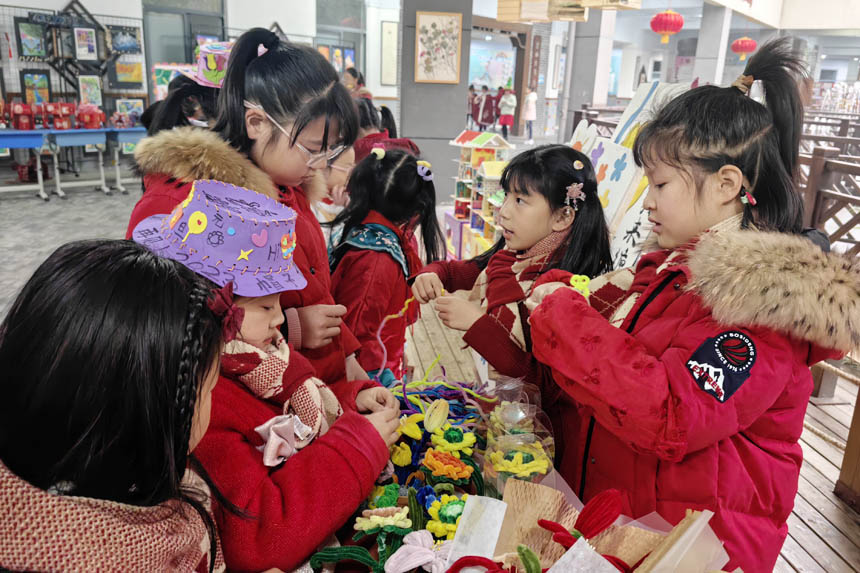 絨花制作。袁杰攝