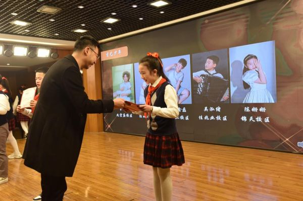 頒獎儀式。大渡口區實驗小學校供圖