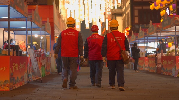 用電設備“體檢”、安全巡視，保障供電。國網重慶永川供電公司供圖