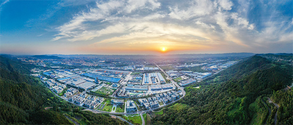 蓬勃發展的重慶國際物流樞紐園區。重慶國際物流樞紐園區供圖