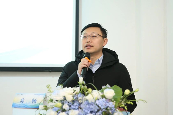 蘇暢宣讀批復文件。重慶松山醫院供圖