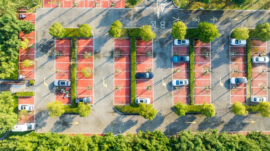 開州區文峰街道，環境優美又方便實用的濱湖停車場。王曉宇攝