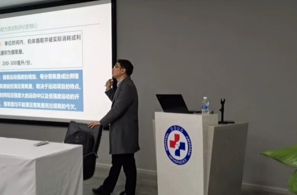 理論課培訓中。重慶道格骨科醫院供圖