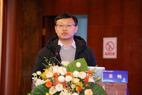 蘇暢宣讀批復文件。重慶松山醫院供圖