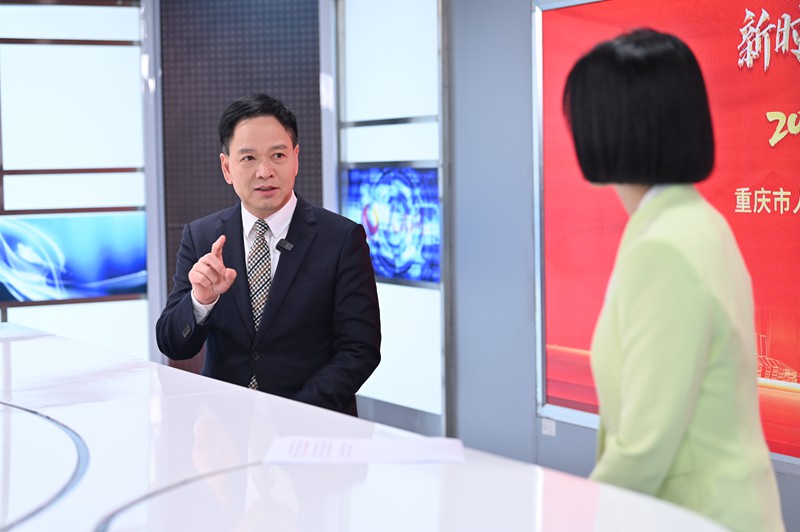 錢建超做客人民網重慶、重慶發布“新時代 新征程 新重慶——2024重慶兩會會客廳”系列訪談。鄒樂攝