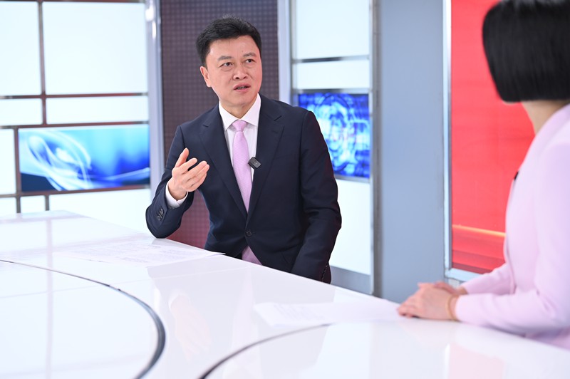 高洪波做客人民網重慶、重慶發布“新時代 新征程 新重慶——2024重慶兩會會客廳”系列訪談。鄒樂攝