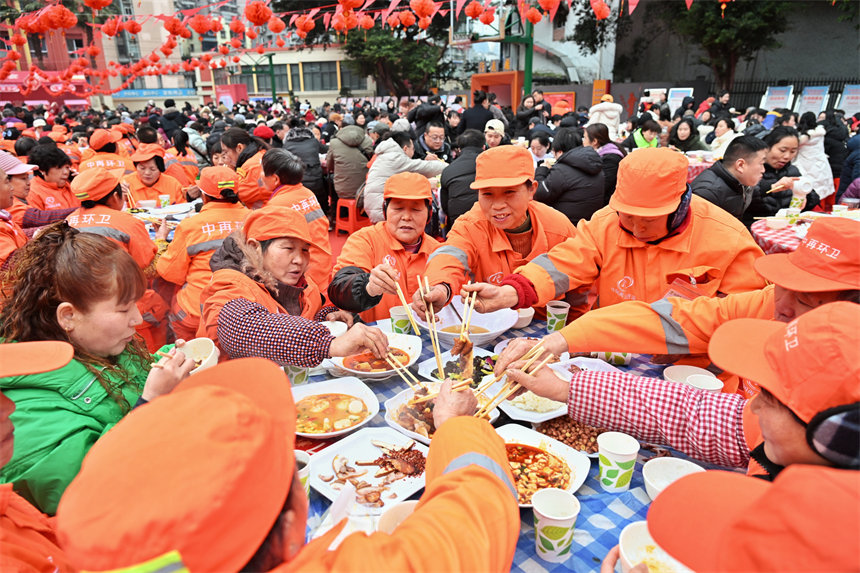 “城市美容師”開心團年。郭旭攝