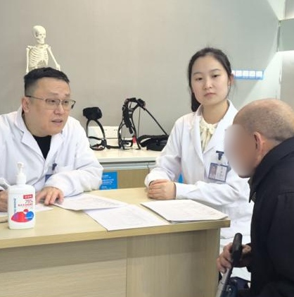 義診現場。重慶道格骨科醫院供圖