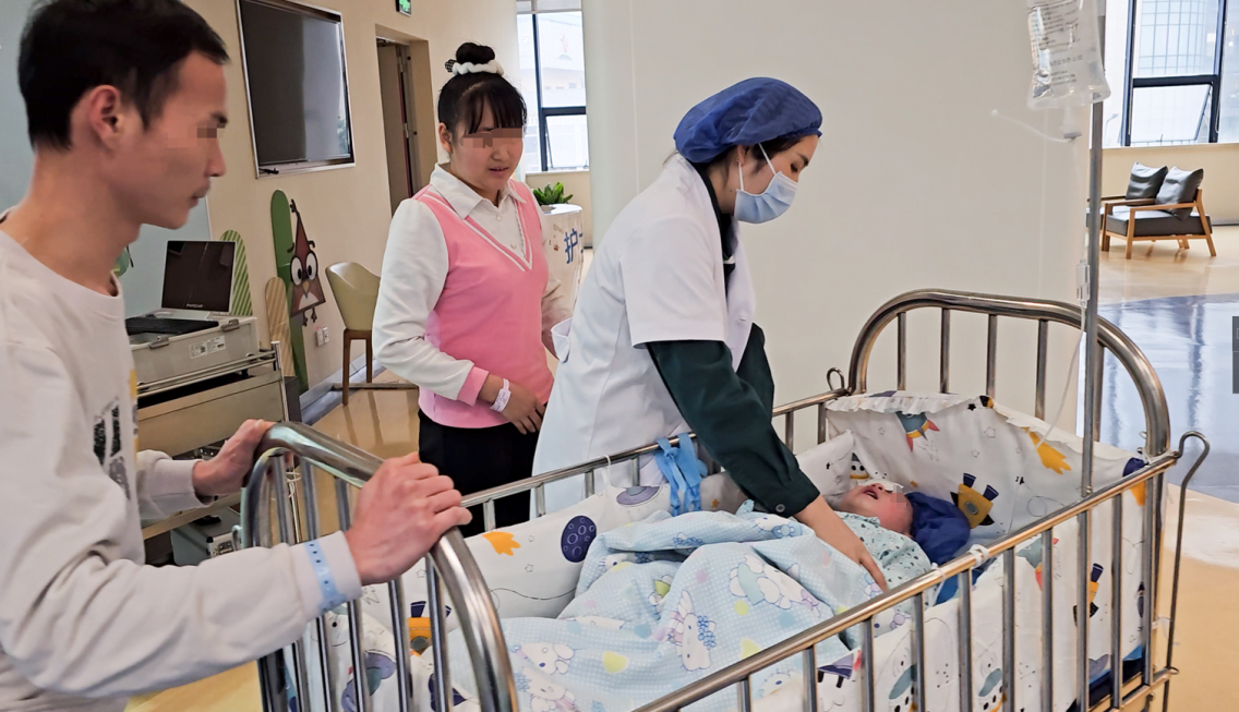 涵涵順利完成手術。重慶愛爾兒童眼科醫院供圖