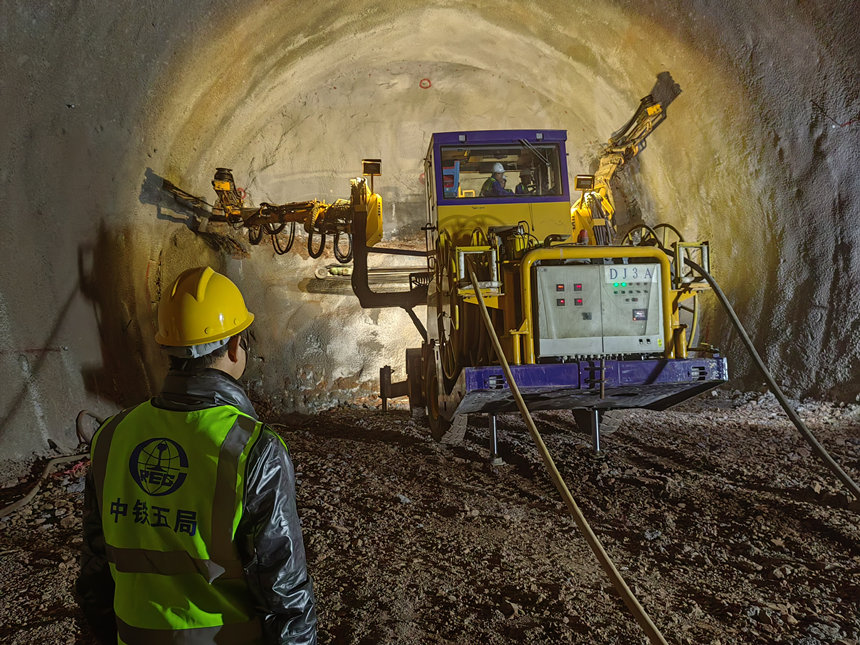 成渝中線高鐵劉三寨隧道建設現場。 受訪者供圖