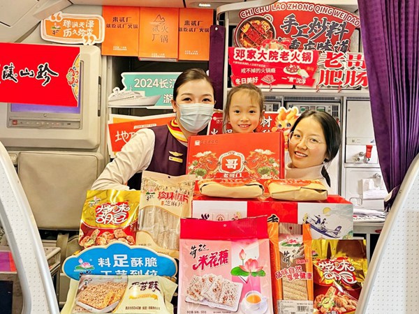 參與互動即可獲得重慶美食禮品。西部航空供圖