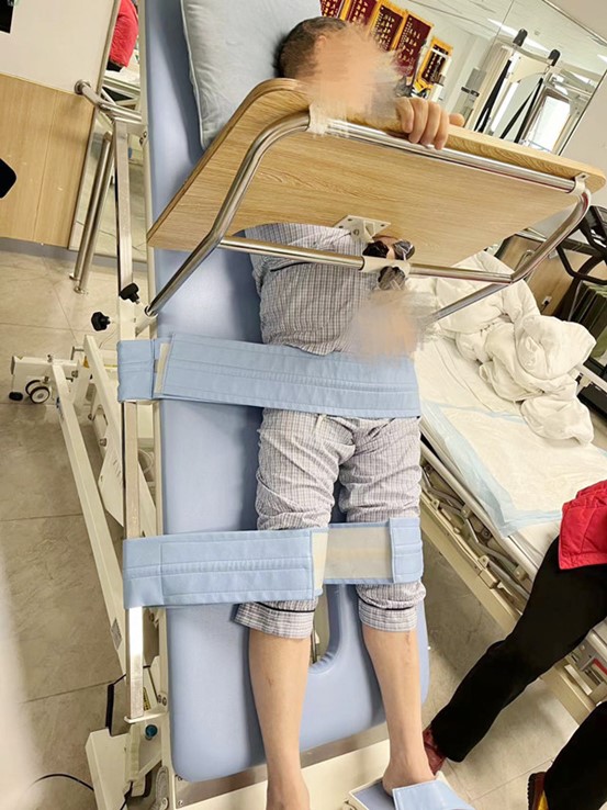 康復訓練中。重慶西區醫院供圖