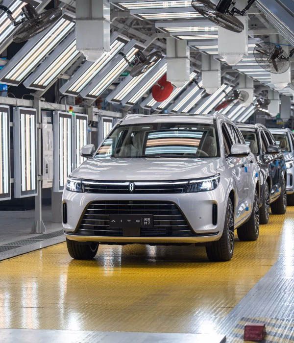 賽力斯汽車智慧工廠總裝車間。 賽力斯汽車供圖