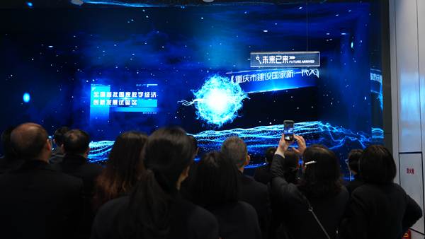 走進重慶人工智能創新中心開展現場研學。數字重慶公司供圖