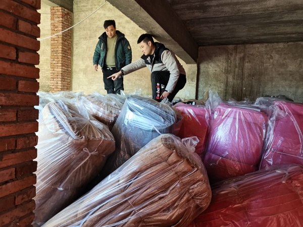 警方搗毀制假窩點。重慶市公安局供圖