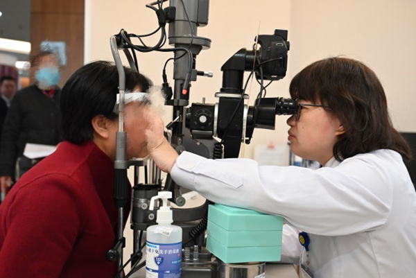 義診現場。重慶愛爾眼科醫院總院供圖