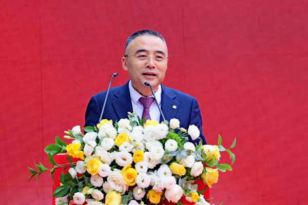 渠浩致辭。重慶愛成大坪眼科醫院供圖