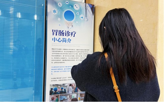 患者等待報告。重慶東大肛腸醫院供圖