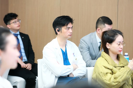 會議現場。重慶銅雀臺整形外科醫院供圖