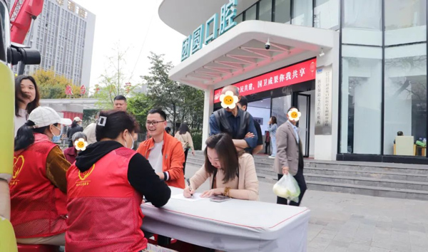 獻血現場。重慶團圓口腔醫院供圖