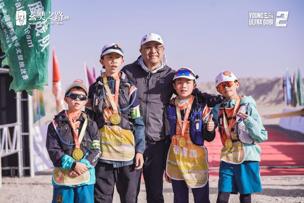 巴蜀常春藤學子在比賽中獲得金牌。學校供圖 華龍網發