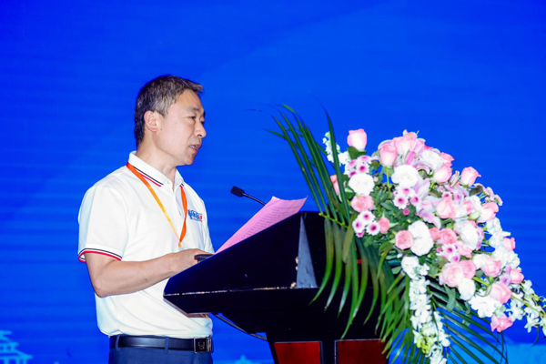 鄒瑜致辭。重慶科技大學供圖