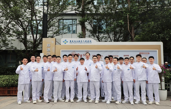 重慶兩江新區人民醫院“男護聯盟”部分成員合影。重慶兩江新區人民醫院供圖