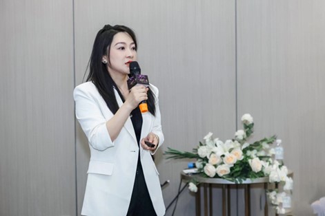 任瑞馨在會上分享。重慶星榮整形外科醫院供圖