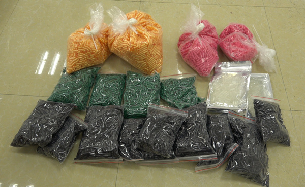 警方查獲的部分減肥膠囊。重慶市公安局打假總隊供圖