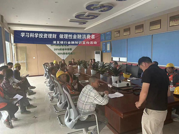 走進企業開展宣教活動。浦發銀行重慶分行供圖