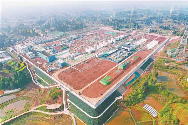 川渝1000千伏特高壓交流工程銅梁變電站施工現場。（受訪者供圖）