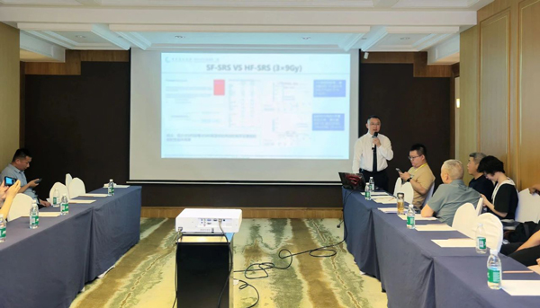 李建作案例演講。重慶西區醫院供圖