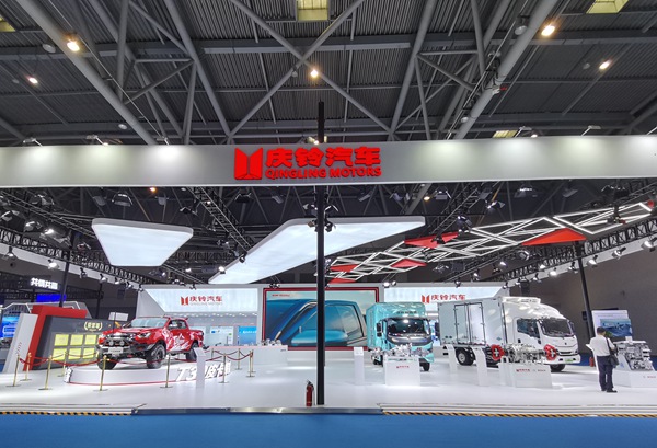 慶鈴汽車展臺。張艷攝