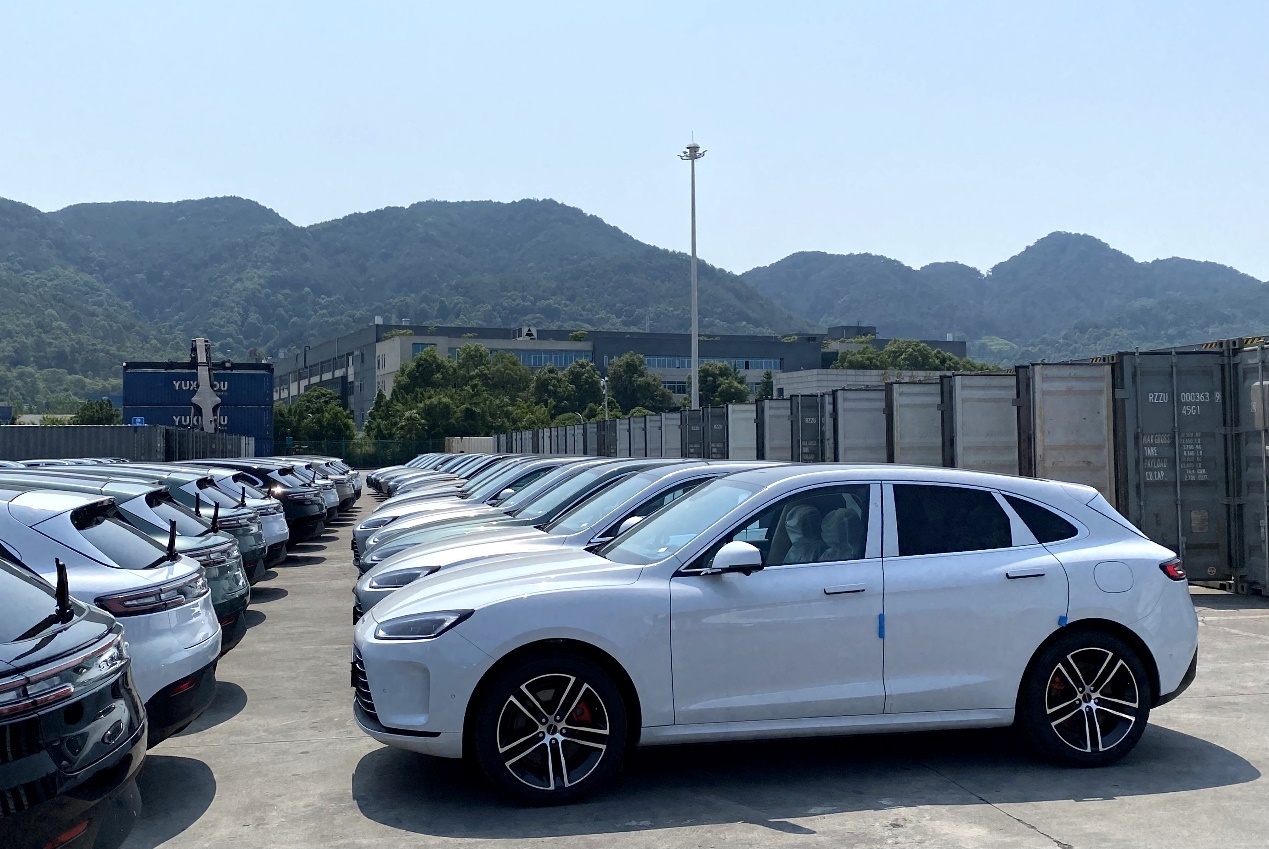 圖為位于重慶國際物流樞紐園區的重慶鐵路口岸。人民網 宋歌攝