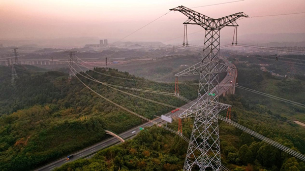500千伏明月山-金山線路全線貫通。譚為攝