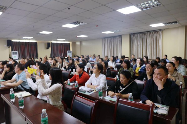 石柱縣稅務局為轄區內103家企業代表宣講民法典相關政策規定。唐霖銳攝