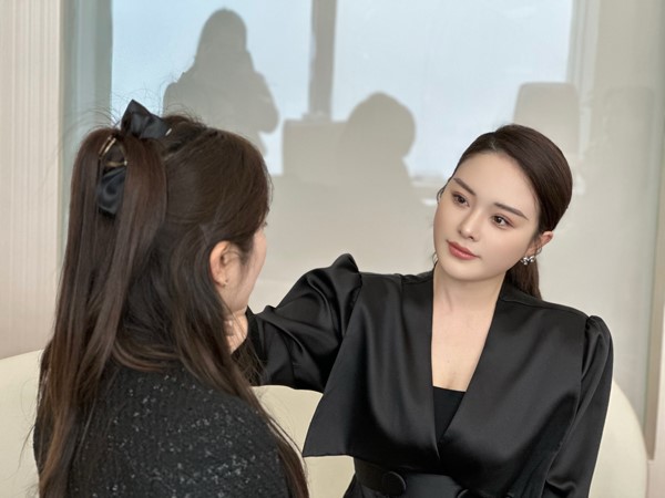 毛俊麗求美者面診。重慶諾美欣悅（媛頌）醫療美容供圖
