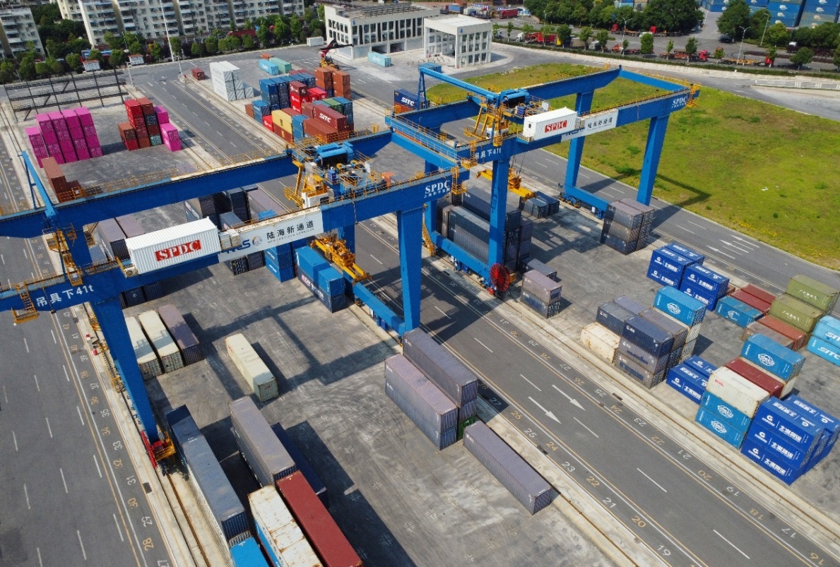 位于重慶國際物流樞紐園區的西部陸海新通道重慶無水港（無人機照片）。人民網 劉祎攝