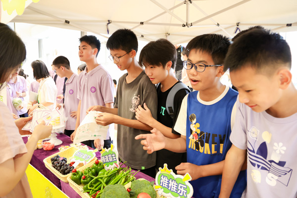 瓜果節活動現場。南開兩江中學供圖