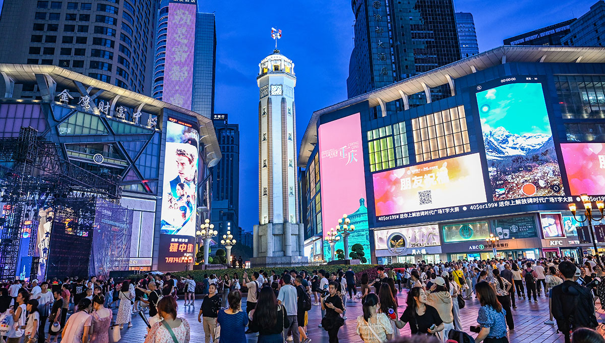 重慶解放碑。鄒樂攝