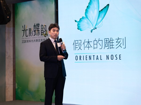 專家講解。重慶軍科整形美容醫院供圖