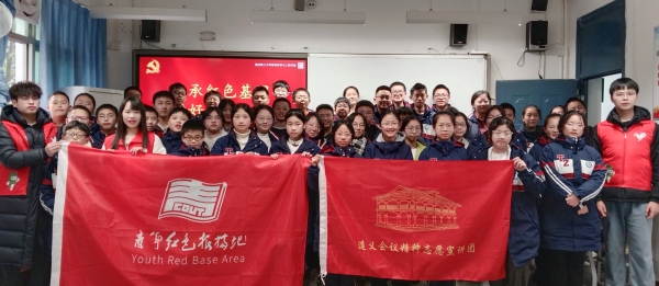 “青年紅色根據地”宣講團實踐合影。重慶理工大學供圖