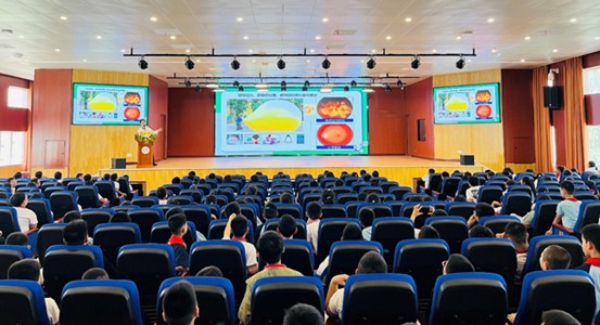 講座現場。華廈渝州眼科醫院供圖