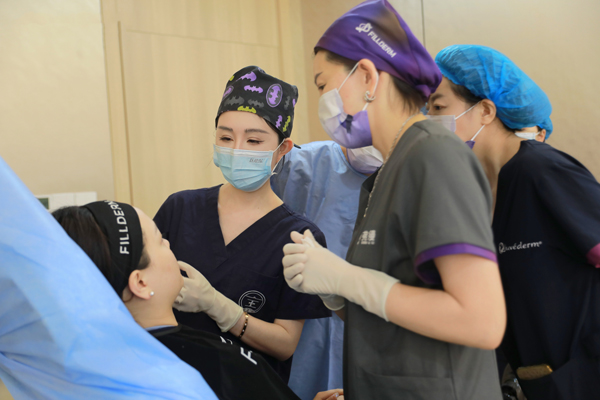 實操現場。重慶軍美醫療美容醫院供圖