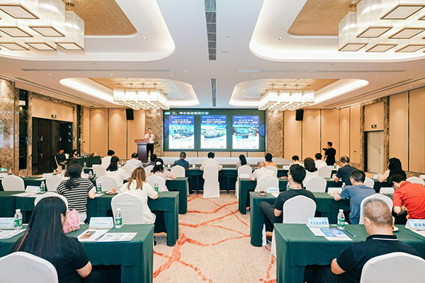 民生銀行重慶分行綜合金融服務方案宣講。民生銀行重慶分行供圖