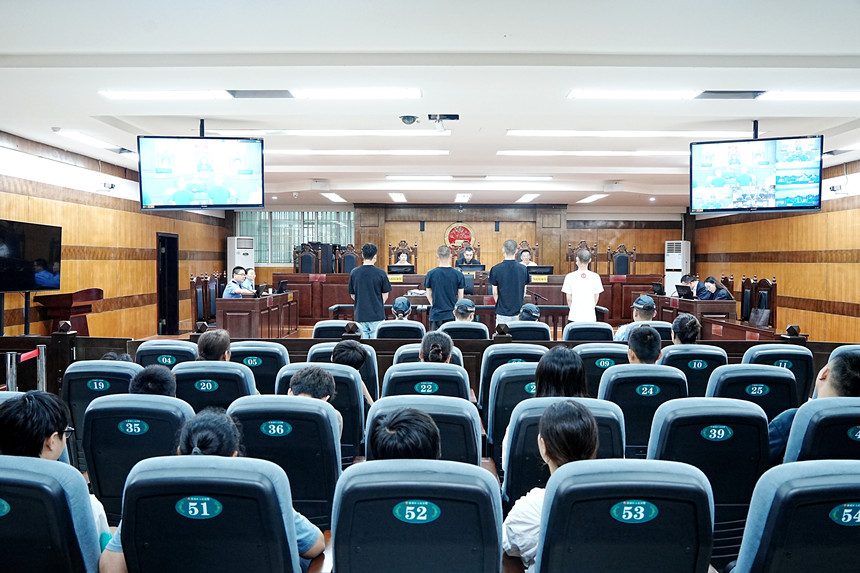 庭審現場。實習生趙鑫攝