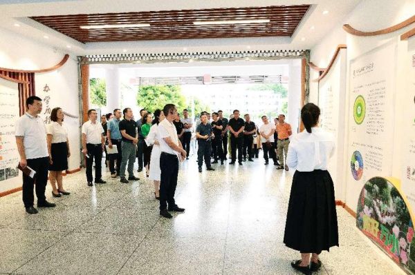 27所學校實地觀摩萬盛小學清廉學校建設成果。萬盛經開區教育局供圖